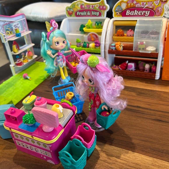 Lot of Hundres of Shopkins - Picture 5 of 13